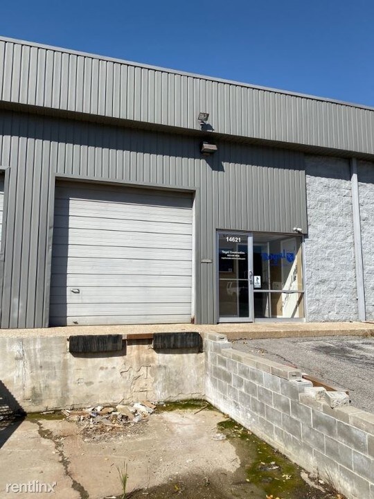 14621 Grover St in Omaha, NE - Building Photo