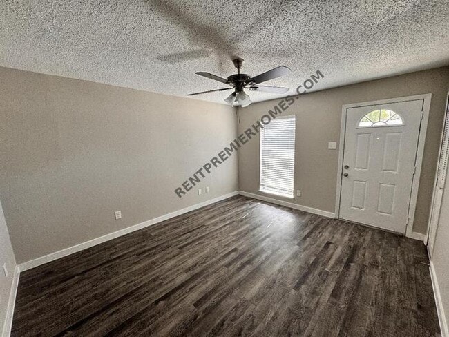 802 Las Palmas Dr in Grand Prairie, TX - Building Photo - Building Photo