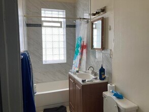 328 E Knapp St in Milwaukee, WI - Building Photo - Building Photo