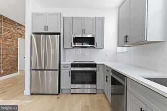 2724 E Somerset St in Philadelphia, PA - Building Photo - Building Photo