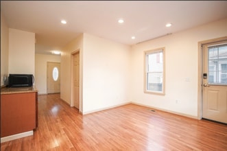 57 Worthen St in West Springfield, MA - Building Photo - Building Photo