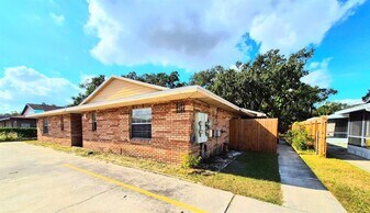 3141 Bloomingdale Villas Ct in Brandon, FL - Building Photo