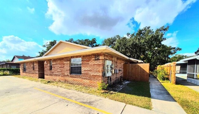 property at 3141 Bloomingdale Villas Ct