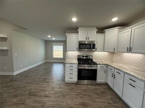 220 Palm St in Centerton, AR - Building Photo - Building Photo