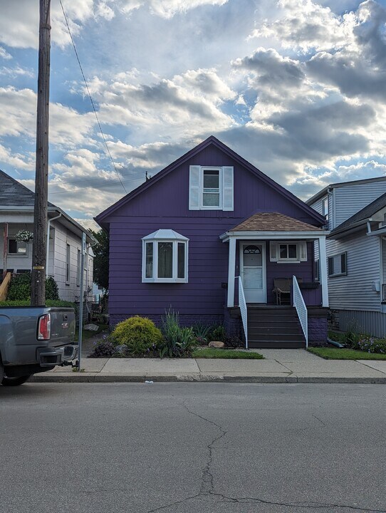9451 Gallagher St in Hamtramck, MI - Building Photo