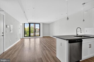 381 Martin St in Philadelphia, PA - Building Photo - Building Photo