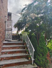222 11th St, Unit Spacious apt for Rent! in Palisades Park, NJ - Foto de edificio - Building Photo