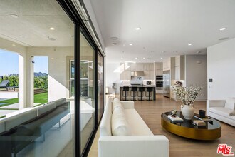 20712 Deer Grass Ct in Los Angeles, CA - Building Photo - Building Photo