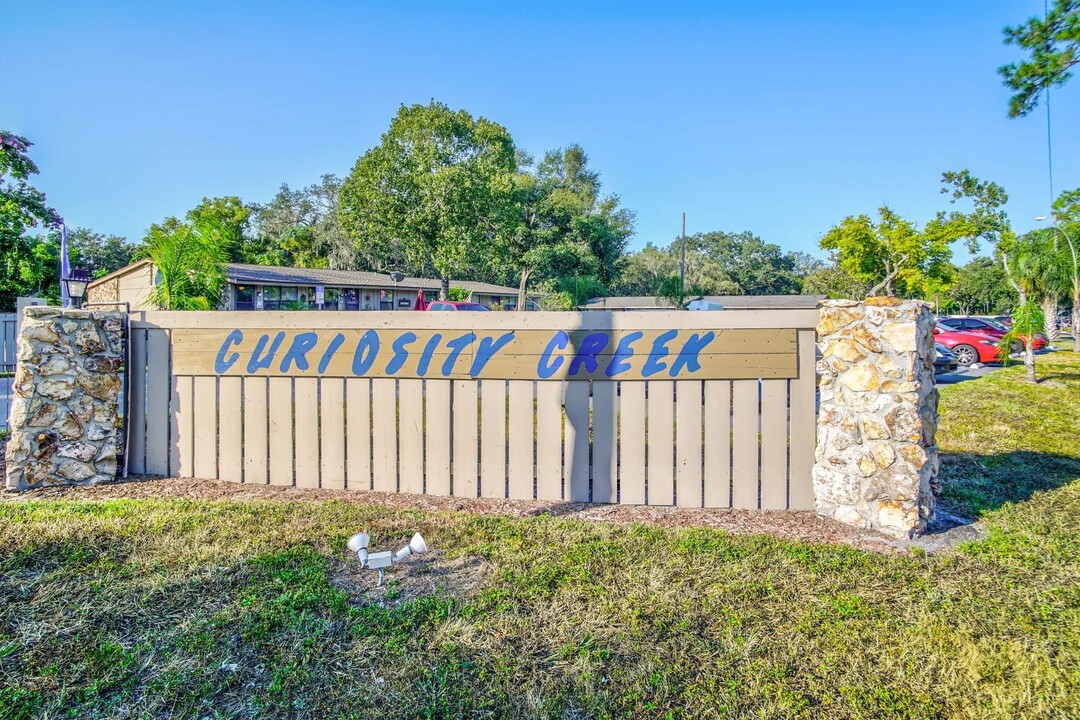 Curiosity Creek Apartments in Tampa, FL - Foto de edificio