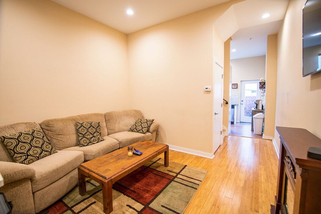 2209 League St in Philadelphia, PA - Building Photo