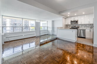 45 Balliol Street in Toronto, ON - Building Photo - Interior Photo