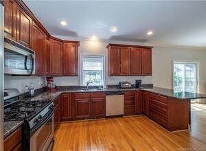 1023 Black Rock Tpke in Fairfield, CT - Building Photo - Building Photo