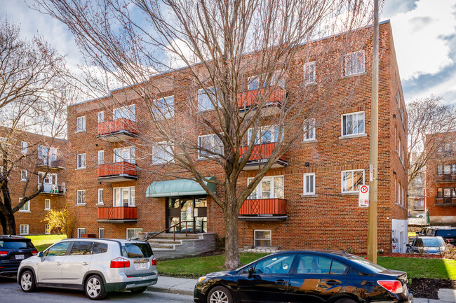 5855 Decelles Pl in Montréal, QC - Building Photo - Building Photo