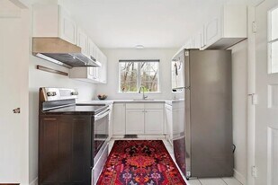 64 Trapelo Rd in Lincoln, MA - Building Photo