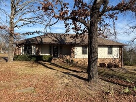 220 Norwood Dr in Greenwood, AR - Building Photo
