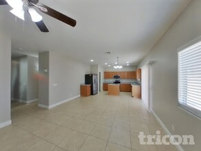 2405 N 92nd Ln in Phoenix, AZ - Building Photo - Building Photo