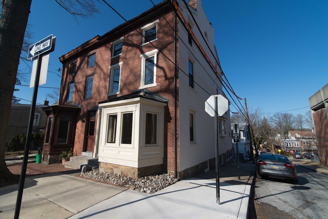 317 W 2nd St in Media, PA - Building Photo
