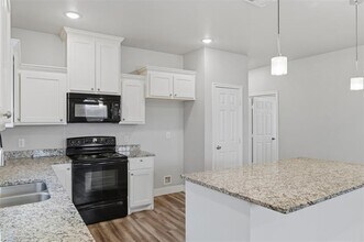 1403 Marshall St in Greenville, TX - Building Photo - Building Photo