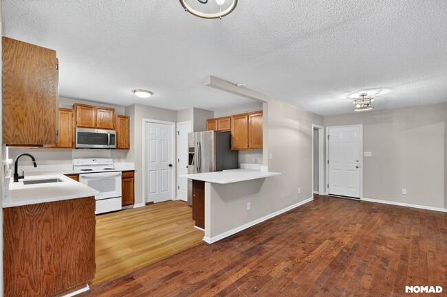 9915 Lottie Ln in Charlotte, NC - Foto de edificio - Building Photo