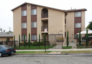 5091 Glen Iris Ave in Los Angeles, CA - Building Photo - Building Photo