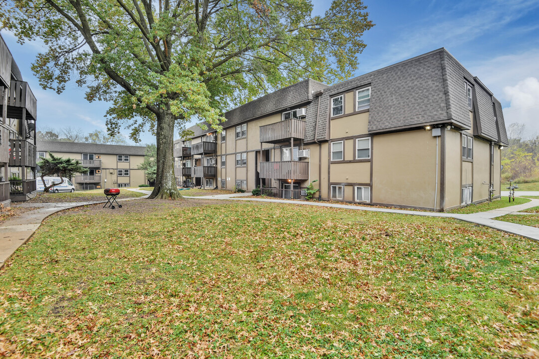 The Seven Two Apartments in Kansas City, KS - Building Photo