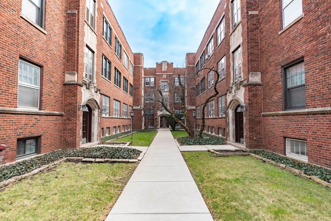 739 Hinman Ave in Evanston, IL - Building Photo