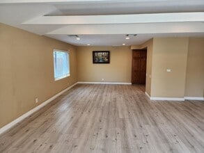 7543 Enfield Ave in Reseda, CA - Building Photo - Building Photo