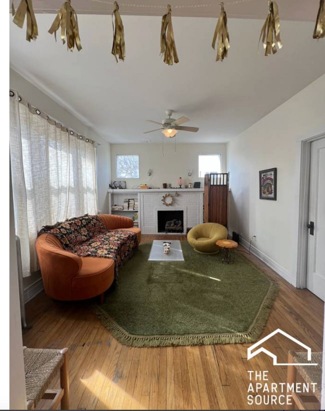 2106 W Thomas St, Unit 3 in Chicago, IL - Building Photo - Building Photo