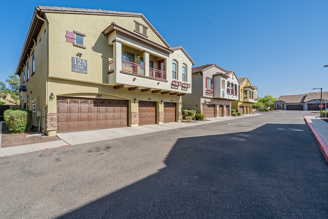2725 E Mine Creek Rd, Unit 2248 in Phoenix, AZ - Building Photo - Building Photo