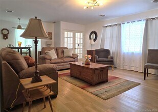 90 W Market St in Red Hook, NY - Building Photo - Building Photo