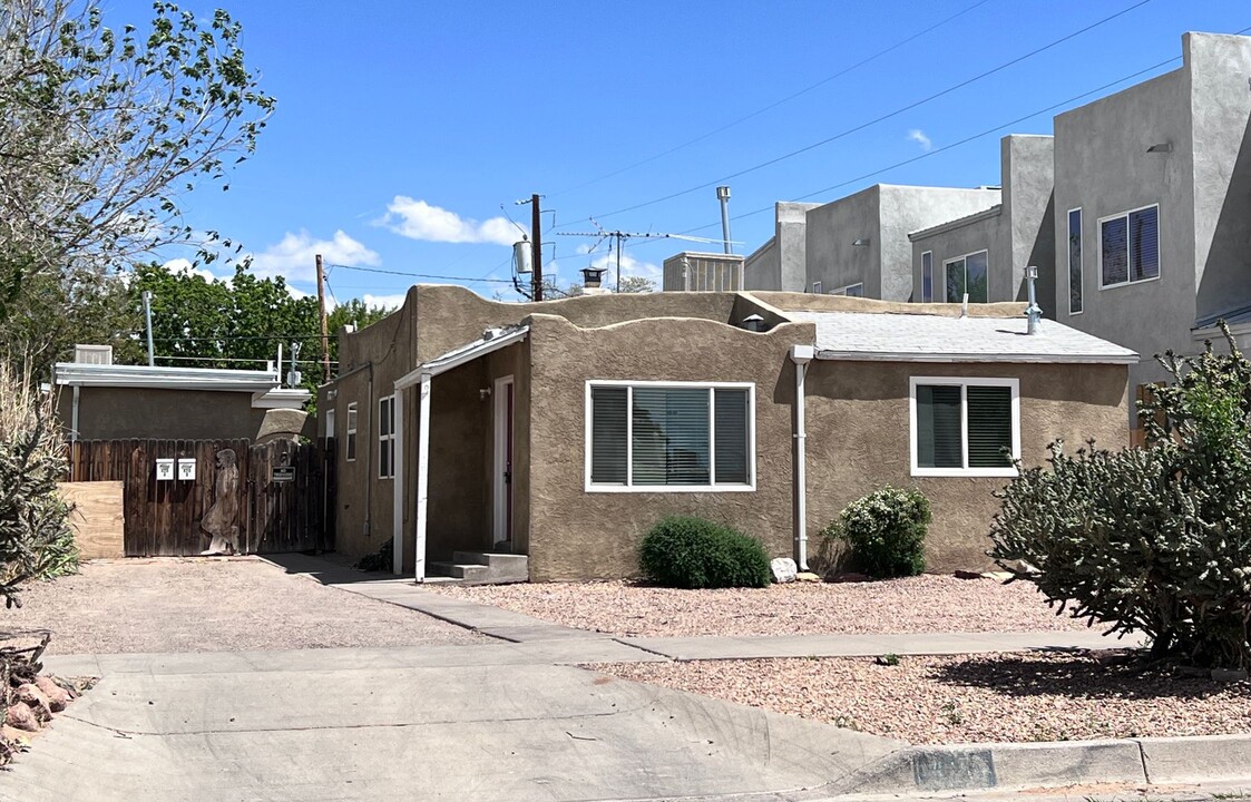 420 Stanford Dr SE in Albuquerque, NM - Foto de edificio