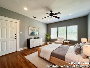 1535 W Woodlawn Ave in San Antonio, TX - Foto de edificio - Building Photo