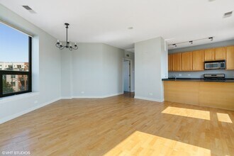 859 W Erie St, Unit 407 in Chicago, IL - Building Photo - Building Photo