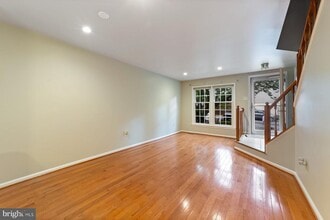 6474 Brick Hearth Ct in Alexandria, VA - Building Photo - Building Photo