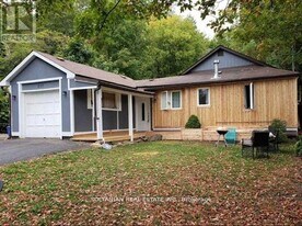 257 Parkwood Ave in Georgina, ON - Building Photo
