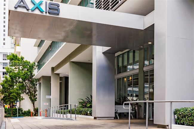 1111 SW 1st Ave, Unit # 1414-N in Miami, FL - Foto de edificio - Building Photo