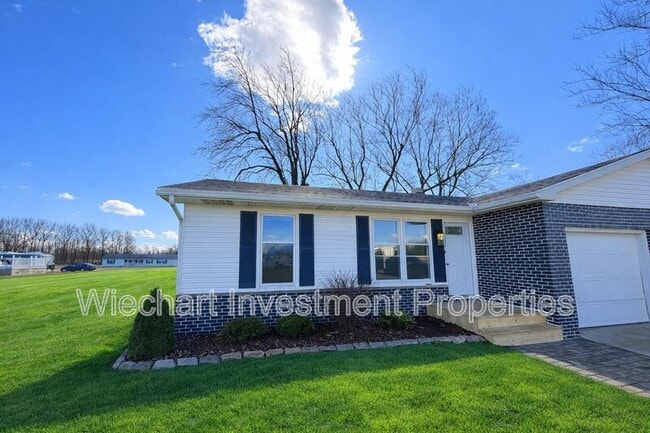 2588 E Bluelick Rd in Lima, OH - Building Photo - Building Photo