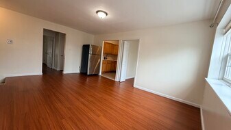 6302 Grand Central Pky in Forest Hills, NY - Building Photo