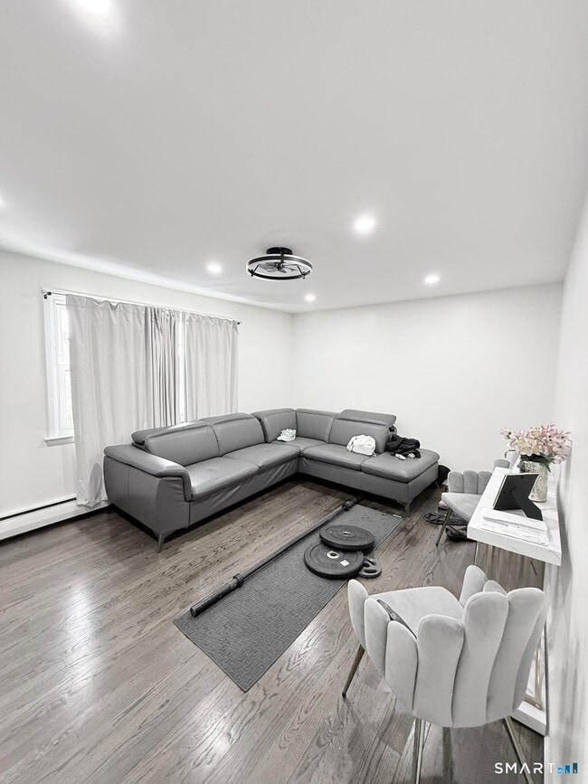 243 Sunshine Cir in Bridgeport, CT - Building Photo - Building Photo