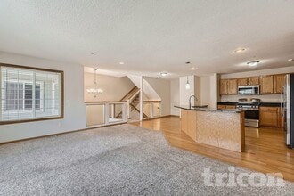 7010 S Park Dr in Savage, MN - Foto de edificio - Building Photo