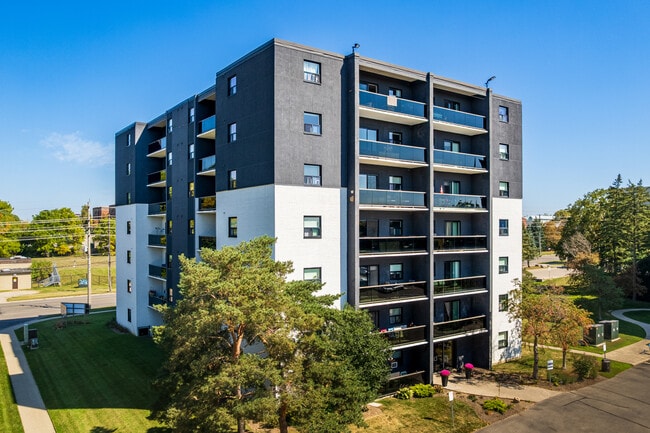 Treeview Towers in Guelph, ON - Building Photo - Building Photo
