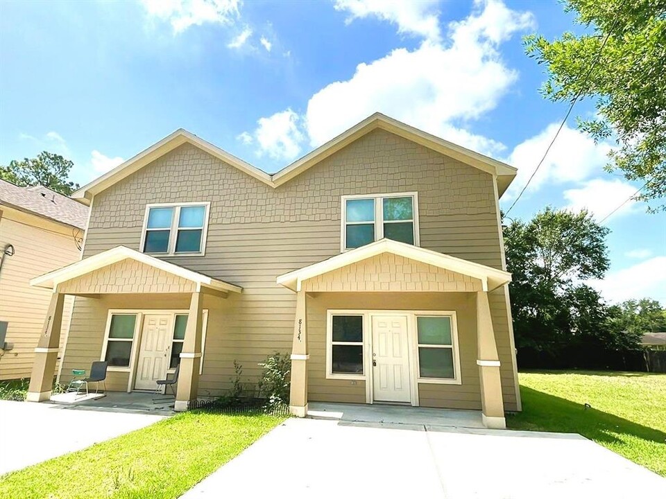 8134 Gallahad St-Unit -B in Houston, TX - Foto de edificio