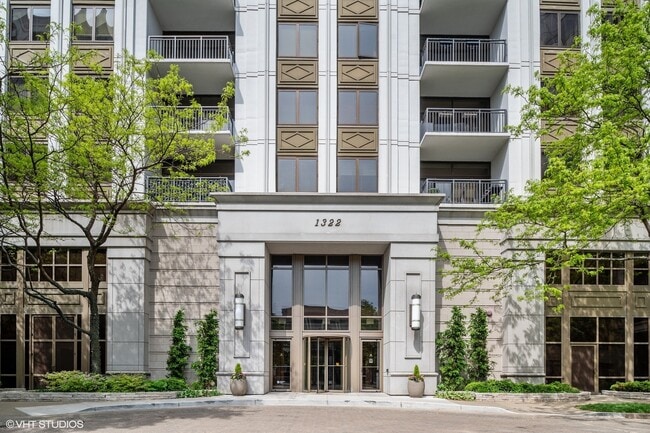 property at 1322 S Prairie Ave