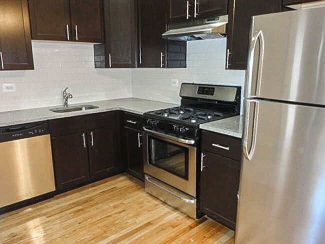 428 W Surf St, Unit 2B in Chicago, IL - Foto de edificio - Building Photo