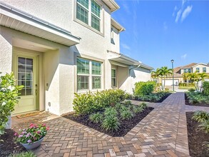 4664 Arboretum Cir in Naples, FL - Foto de edificio - Building Photo