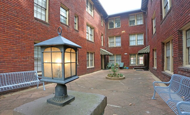 The Highlands Communities in Birmingham, AL - Foto de edificio - Building Photo
