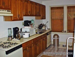 8 Lakeville Rd in Boston, MA - Building Photo - Building Photo