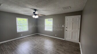 305 Banberry Dr SE in Atlanta, GA - Building Photo
