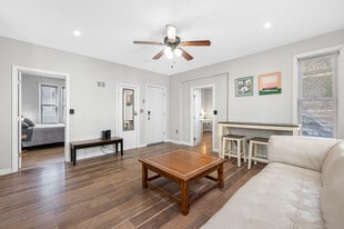 586 Pleasant St, Unit Room 2 in Worcester, MA - Building Photo