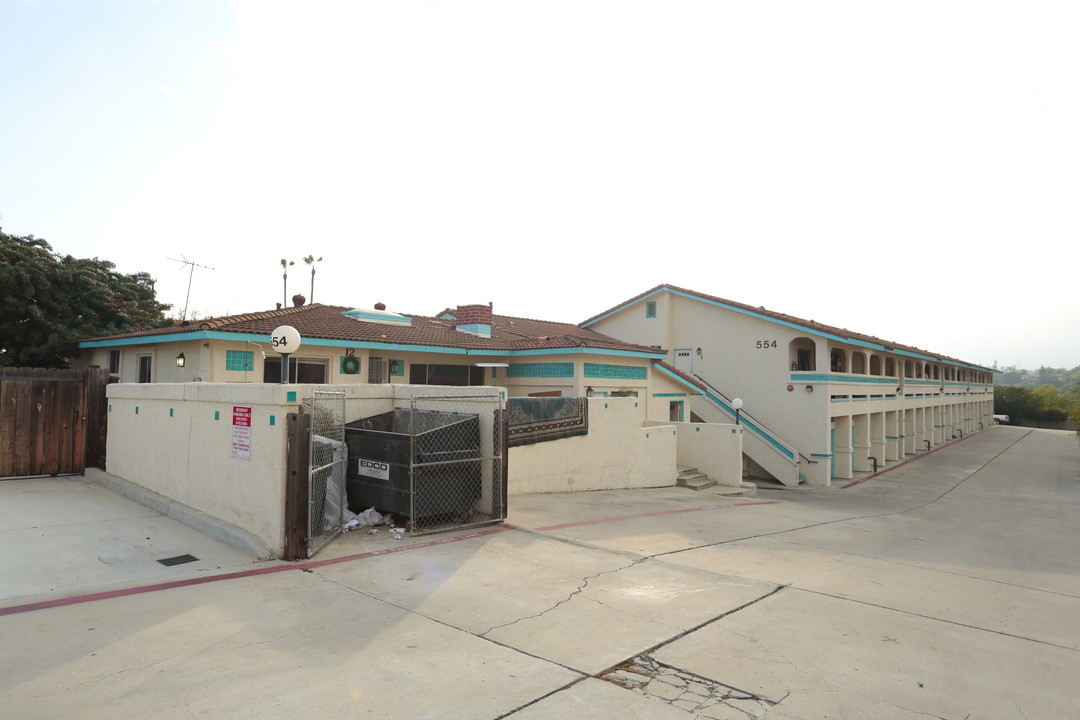 544 W California Ave in Vista, CA - Building Photo